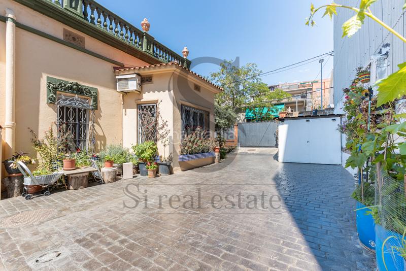 Foto 717cf2c2-c445-4331-93da-e6b3eb609483. Casa amb aparcament a Centre Santa Coloma de Gramenet
