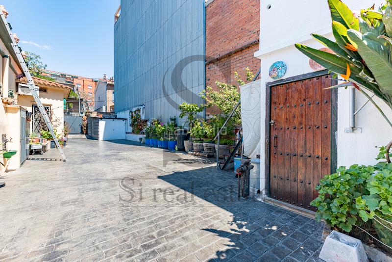 Foto d4585e9f-cfbb-4e6b-9276-d3011eb1554b. Casa amb aparcament a Centre Santa Coloma de Gramenet
