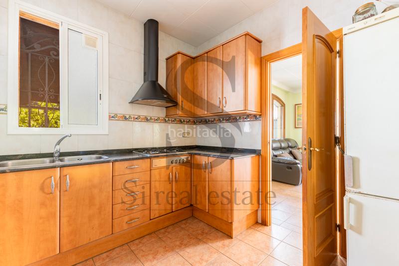 Foto e1f8dcab-25f3-477c-ad82-1d315b3e35e7. Casa amb aparcament a Centre Santa Coloma de Gramenet