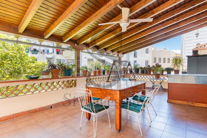 Foto f8034e61-64de-481f-9e1b-17da07956509. Casa amb aparcament a Centre Santa Coloma de Gramenet