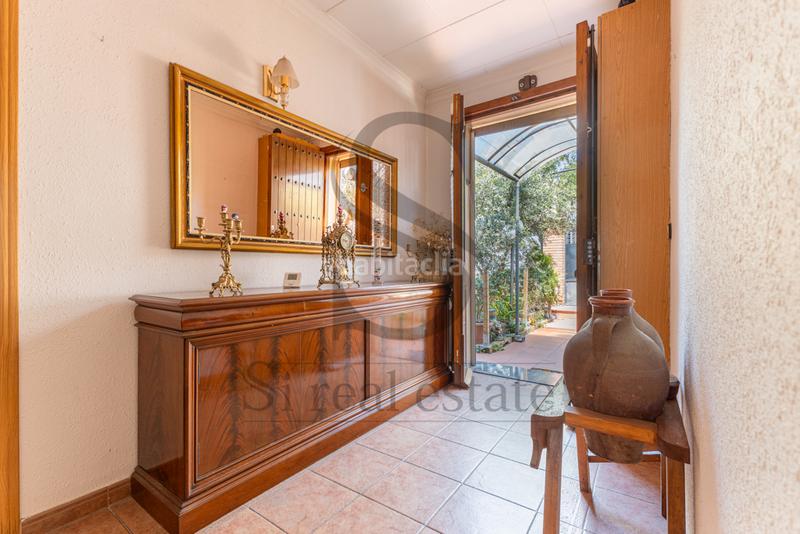 Foto f934c5e6-4ce6-44a7-84da-7f8c4ba75e05. Casa amb aparcament a Centre Santa Coloma de Gramenet