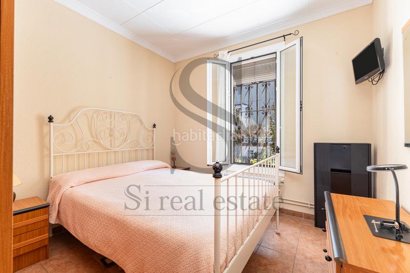 Foto fdde65e5-6824-4296-acba-7610bb14ae41. Casa amb aparcament a Centre Santa Coloma de Gramenet