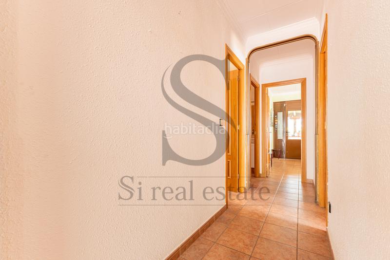 Foto 27c28314-11cc-45f0-957b-833f5ff88f76. House with parking in Centre Santa Coloma de Gramenet