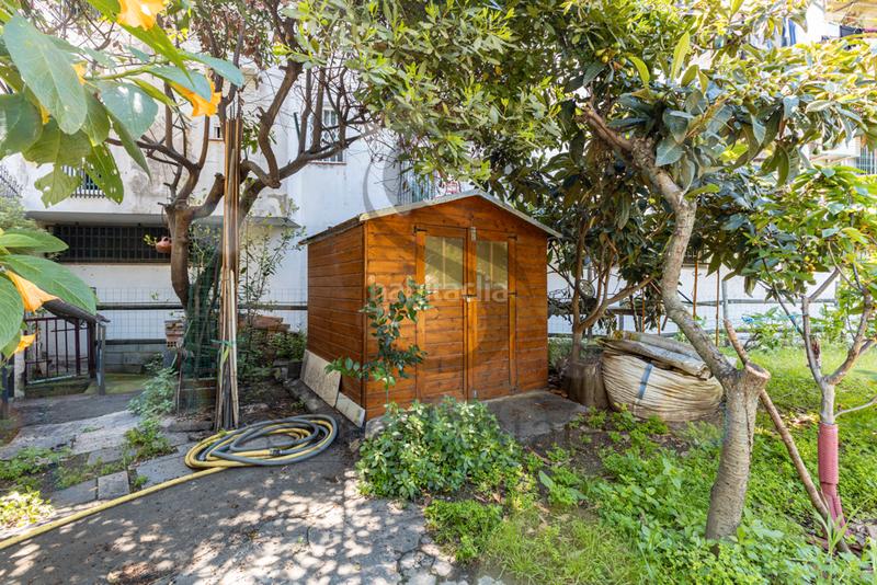 Foto 77d2bef0-a6a5-4a2b-91bd-b72ced115bf2. House with parking in Centre Santa Coloma de Gramenet