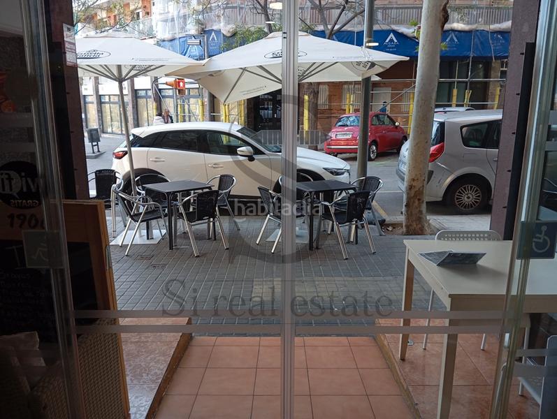 Foto 42beacd0-9aea-4487-9765-8c2adc2c022e. Traspaso local comercial junto a plaza maragall - bar en traspaso en Barcelona