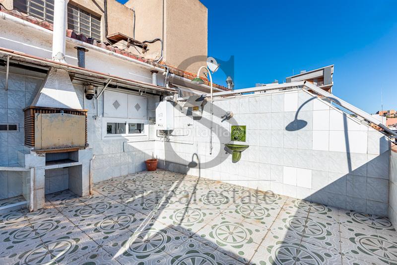 Foto 63b2bff7-a15d-4418-86b5-9a02e38f8c44. Penthouse with heating in Riu Nord Santa Coloma de Gramenet