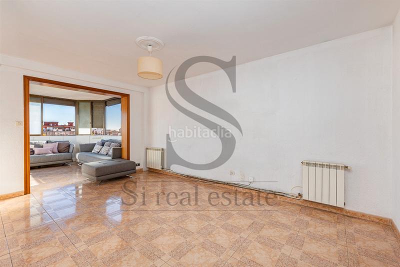 Foto ff2439f4-2b6c-4791-be3d-67b67b6a61ac. Penthouse with heating in Riu Nord Santa Coloma de Gramenet