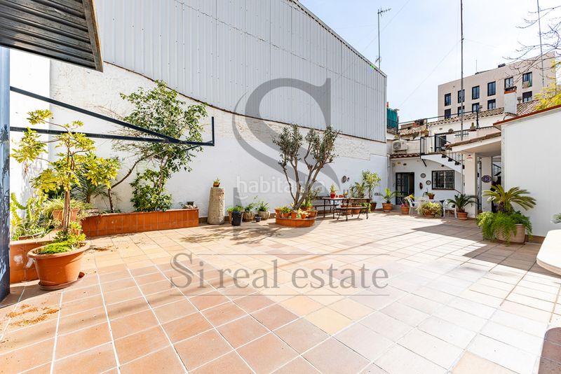 Foto 4fcac9b4-4346-4508-b7a7-c7966e98e336. Casa aparellada amb calefacció aparcament a Sant Andreu de Palomar Barcelona