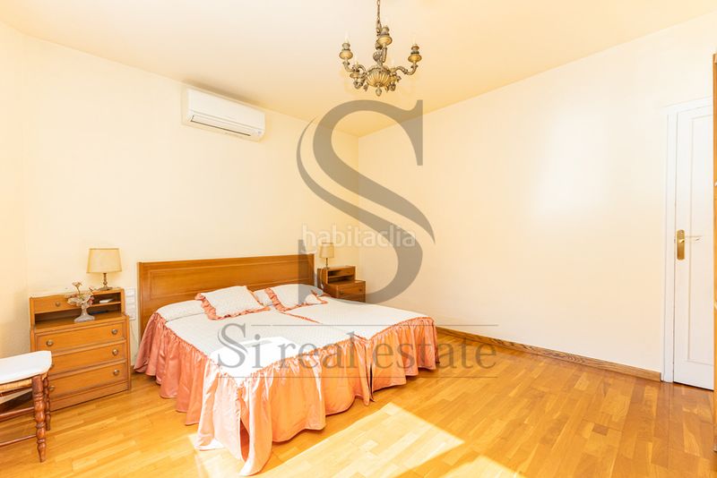Foto 68752b7e-7941-495a-8314-f5f0a4e5f988. Casa aparellada amb calefacció aparcament a Sant Andreu de Palomar Barcelona