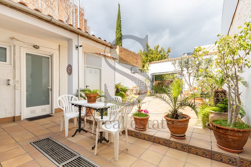 Foto b00080b7-deb7-462b-97b9-330977fe2068. Casa aparellada amb calefacció aparcament a Sant Andreu de Palomar Barcelona