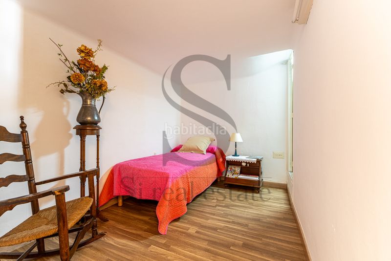 Foto c5e31fd8-1c59-4d20-883e-72561ceb6298. Casa aparellada amb calefacció aparcament a Sant Andreu de Palomar Barcelona