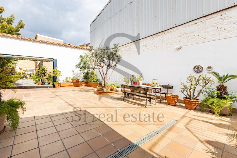 Foto ce20e5bb-2b99-468c-8e5e-1e08e6649de7. Casa aparellada amb calefacció aparcament a Sant Andreu de Palomar Barcelona