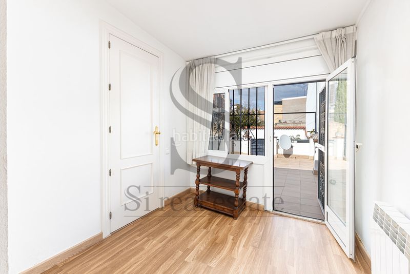 Foto f7752c41-7b52-442b-b1ec-3cea63d018ea. Casa aparellada amb calefacció aparcament a Sant Andreu de Palomar Barcelona
