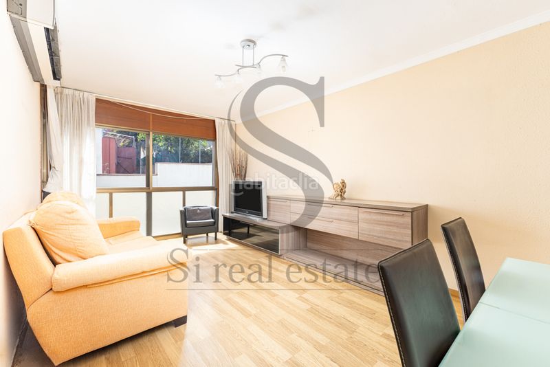 Foto 4aebdfe2-ef57-4624-aaae-27db24e11c28. Piso en Carmel Barcelona