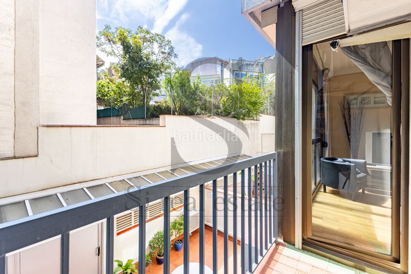 Foto b87d25ba-8d93-44d9-bca5-3a3d32561213. Piso en Carmel Barcelona