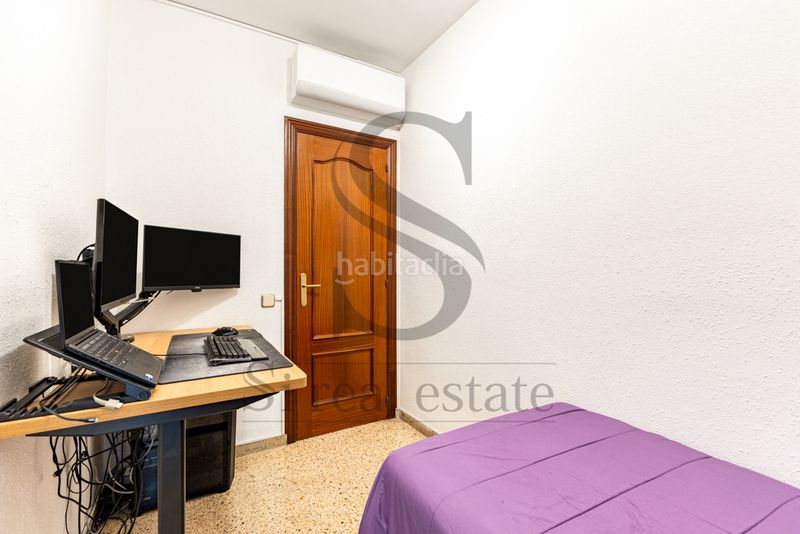 Foto 3245bd19-5cc9-4c75-933d-23fa78d34663. Pis a El Camp de l´Arpa del Clot Barcelona