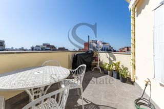 Àtic  Carrer de biscaia. Vistas inmejorables - excelente reforma y amplia terraza.