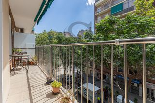 Pis  Carrer de josep estivill. Gran piso en zona inmejorable. amplio de 4 hab. exterior, vistas