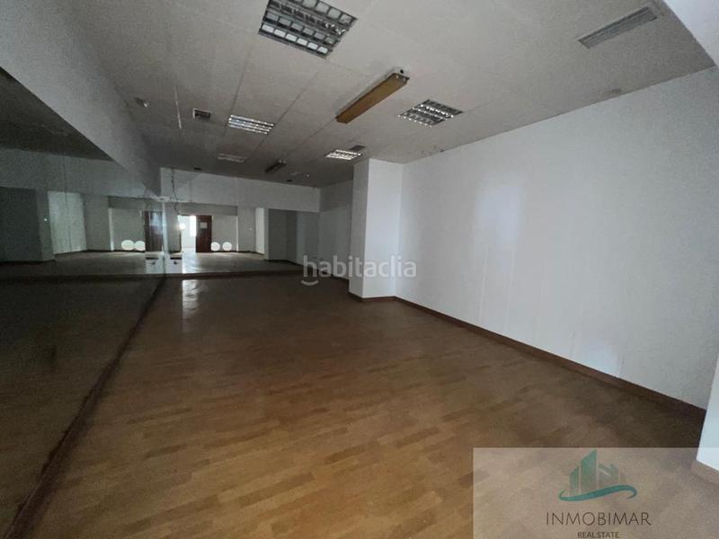 Foto d04c4a35-db5c-4c49-b812-f9bade52e5a1. Local comercial a Centro Salobreña