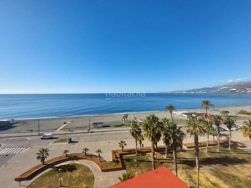 Foto 8e73bfcb-1279-48f4-81db-118d851e21b5. Ático tu refugio ideal en primera línea de playa en Salobreña