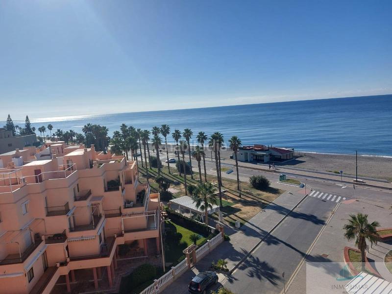 Foto cd906d89-6b93-49f3-b186-c61d1075d22e. Ático tu refugio ideal en primera línea de playa en Salobreña