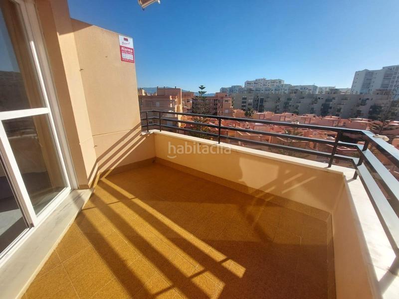 Foto d7e3b438-1387-41b4-b685-687c4e71394e. Ático tu refugio ideal en primera línea de playa en Salobreña
