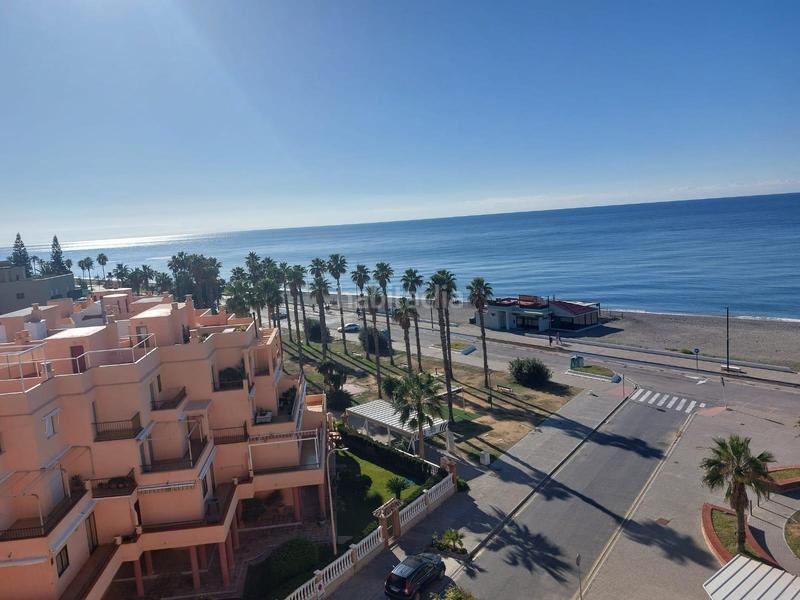 Foto e4ff8a6c-590b-44f4-a238-8d782d986fad. Ático tu refugio ideal en primera línea de playa en Salobreña
