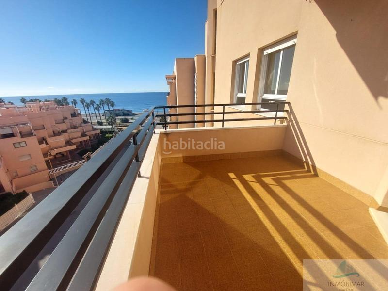 Foto f8bedade-d1dd-4edc-be43-465d6e1e4cc2. Ático tu refugio ideal en primera línea de playa en Salobreña