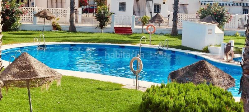 Foto 25d5e7bf-2f9e-40ca-8468-9ddf2f0677ec. Casa amb aparcament piscina a Salobreña costa Salobreña