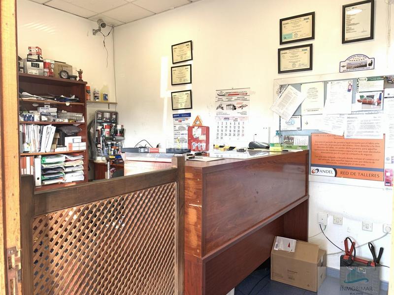 Foto f2fa60af-f085-42cc-93bd-ef6ac83b89b0. Bâtiment à usage industriel dans Centro Salobreña