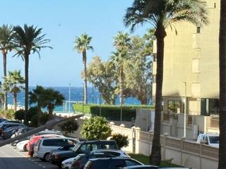 Apartament a Salobreña Costa. Piso en primera línea de playa con vistas lateral al mar