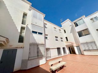 Appartement  Calle de góngora. Piso reformado con balcón y muebles en el corazón de salobreña