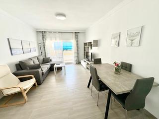 Appartement à Centro. Piso reformado con balcón y muebles en el corazón de salobreña