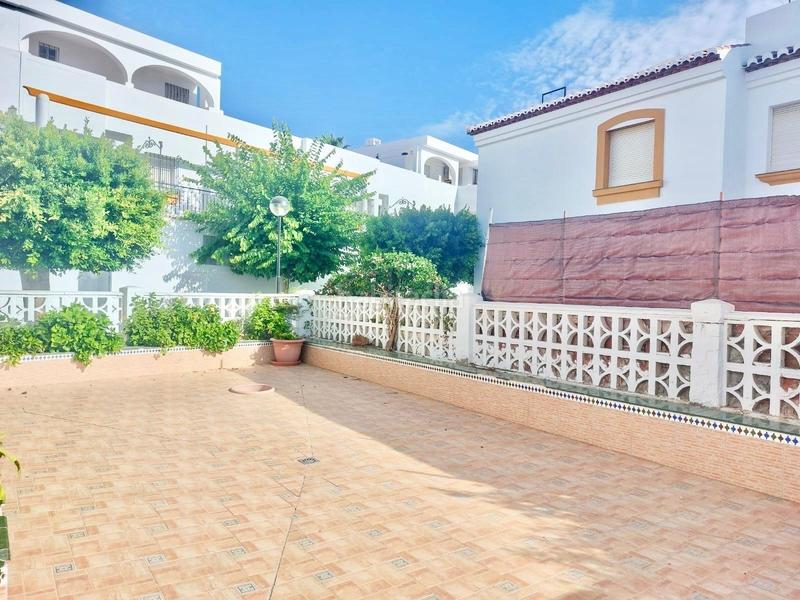 Foto b31e48bd-103d-4a05-871a-899a403a45f5. Casa amb aparcament piscina a Salobreña costa Salobreña
