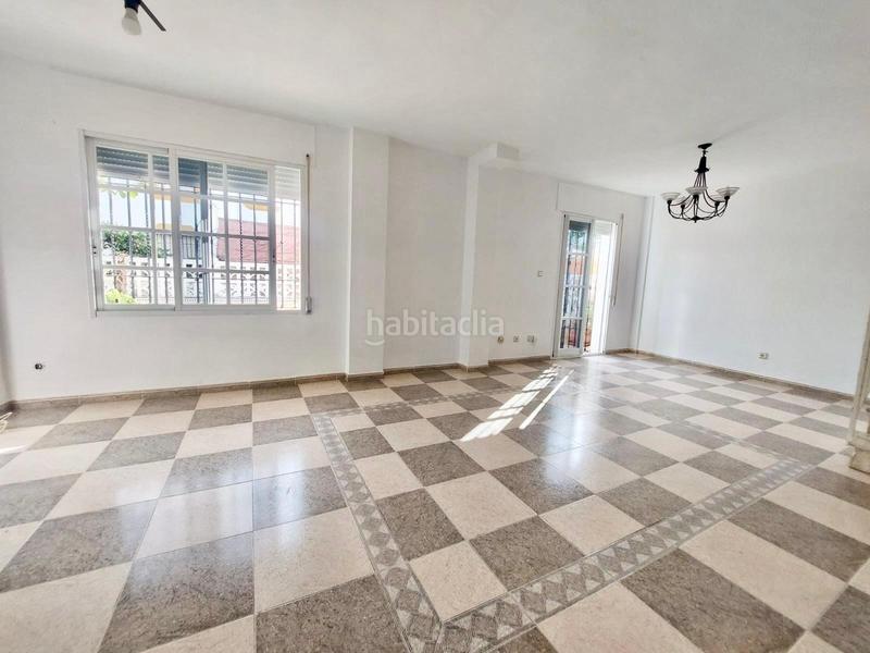 Foto e9f84c60-fc48-4b2b-8ae5-0a03fe04f426. Casa amb aparcament piscina a Salobreña costa Salobreña