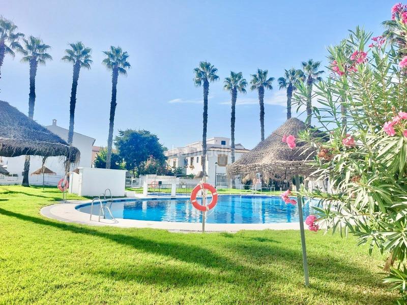 Foto f1e04a63-6496-4920-af5b-6b30af49a2d8. Casa amb aparcament piscina a Salobreña costa Salobreña