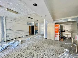 Local commercial à Centro. Amplio local comercial en el corazón de salobreña  oportunidad ú