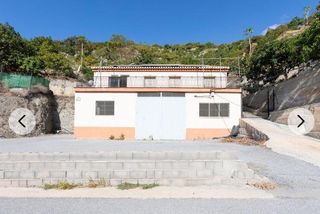 Maison à Almuñecar centro. Espectacular explotación agrícola de más de 14 hectáreas con viv