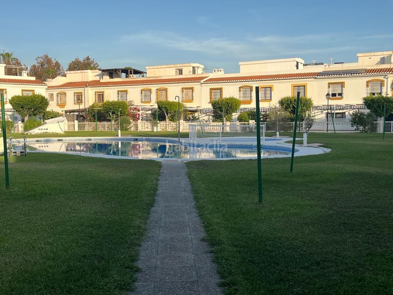 Foto 61634399-67d4-4385-a8f5-4b05eed043a4. Casa adossada amb piscina a Salobreña costa Salobreña