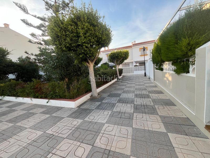 Foto ae3bc911-266e-40a3-8a15-8e7acf289c4e. Casa adossada amb piscina a Salobreña costa Salobreña