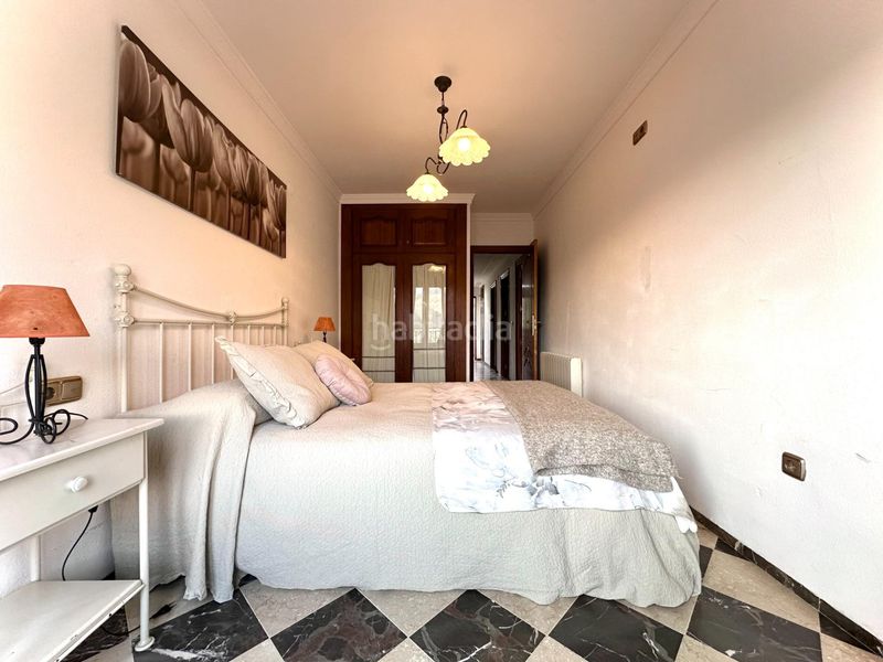 Foto a2080032-6c91-454e-b470-f23dd476b401. Pis amb aparcament piscina a Cenes de la Vega