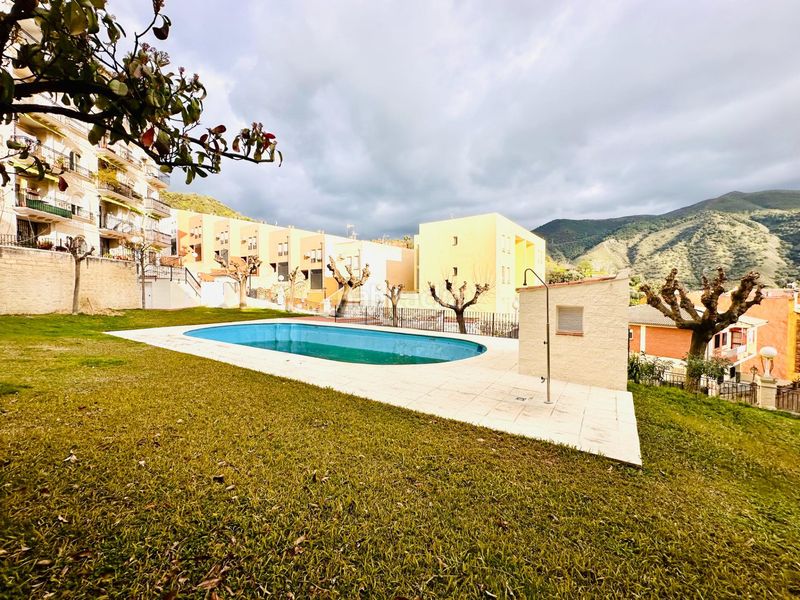 Foto f02a7c92-002c-4d1e-a06f-f2d747eba781. Pis amb aparcament piscina a Cenes de la Vega