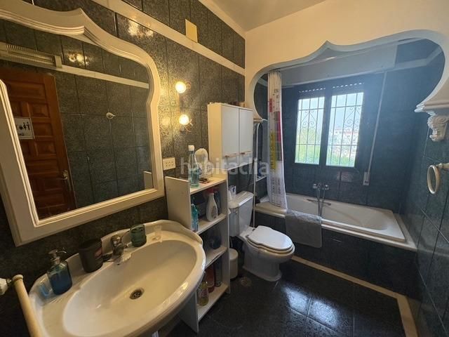 Foto b2301fa8-b652-48b6-8cf9-b4d9938e1b3e. Xalet a Gójar