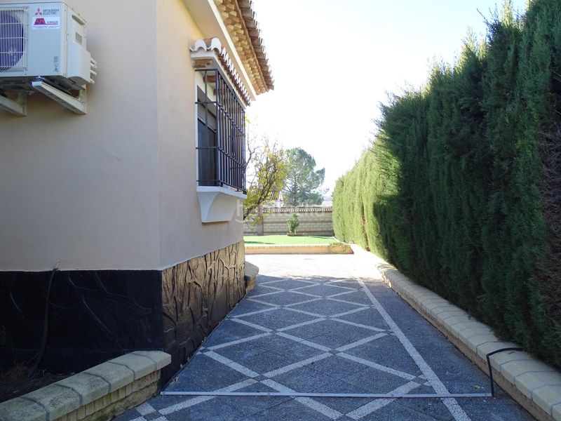 Foto 025136bf-30ab-42c3-aeae-60c89e9d3194. Xalet amb aparcament piscina a Atarfe