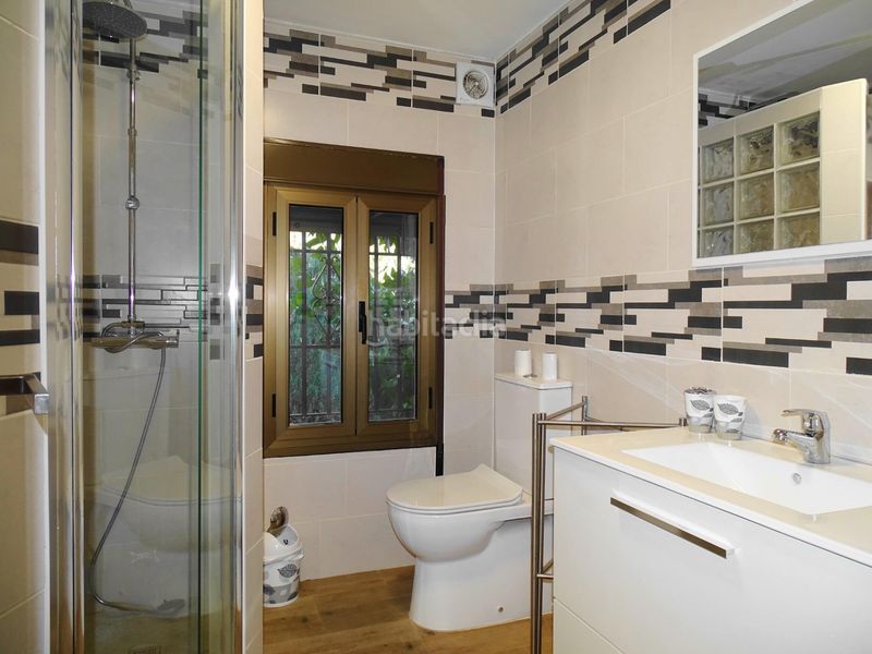 Foto 2bcfe557-0358-4286-866b-5478a3aacc04. Xalet amb aparcament piscina a Atarfe