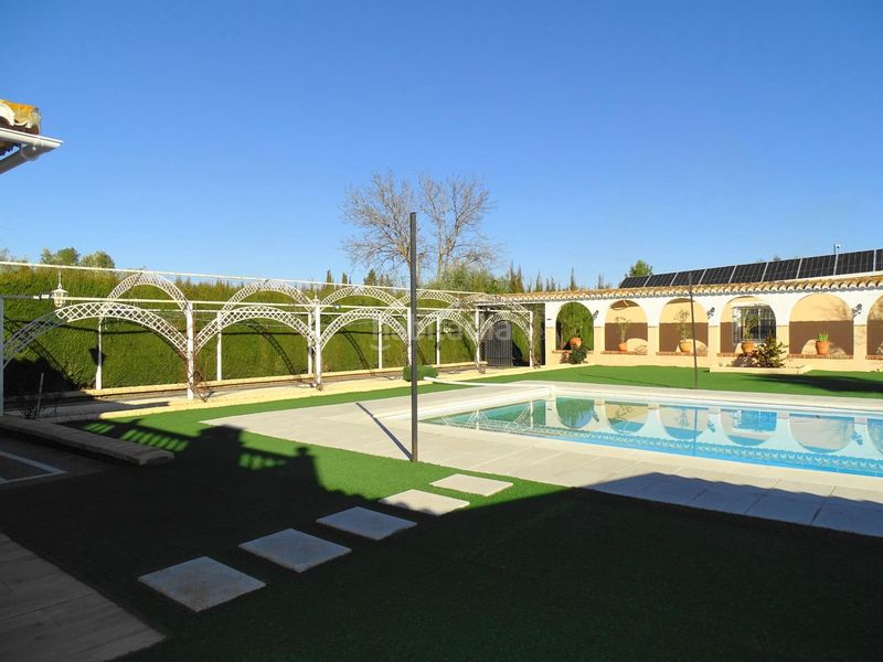 Foto 2dcc144b-0975-437a-9ea7-e621379543f8. Xalet amb aparcament piscina a Atarfe