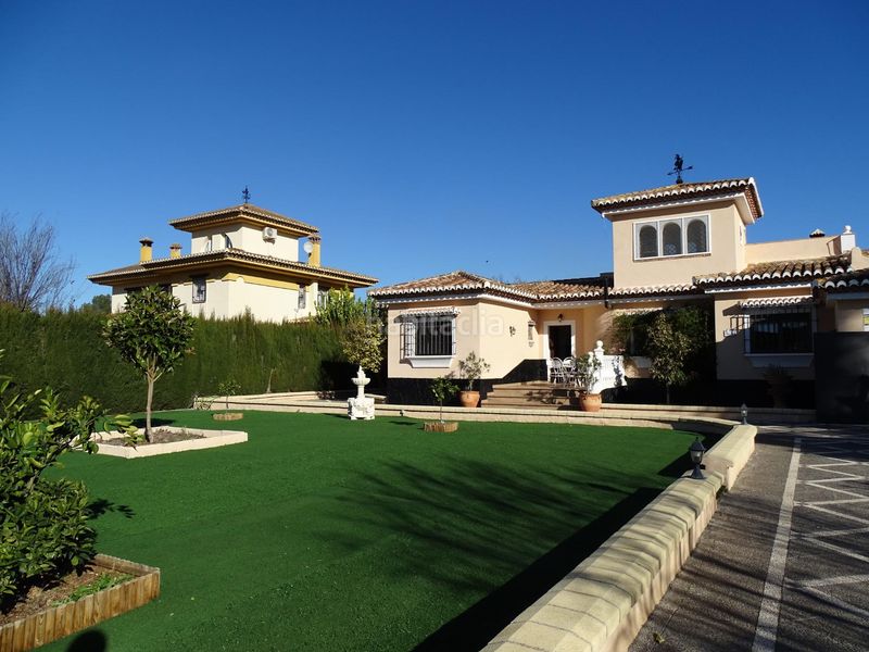 Foto 363accdc-4a10-4acd-ae90-206d651f4605. Xalet amb aparcament piscina a Atarfe