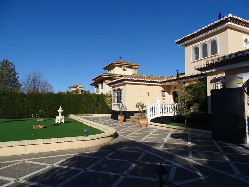 Foto 36d75688-7f05-485d-96e3-f8da9ecad518. Xalet amb aparcament piscina a Atarfe