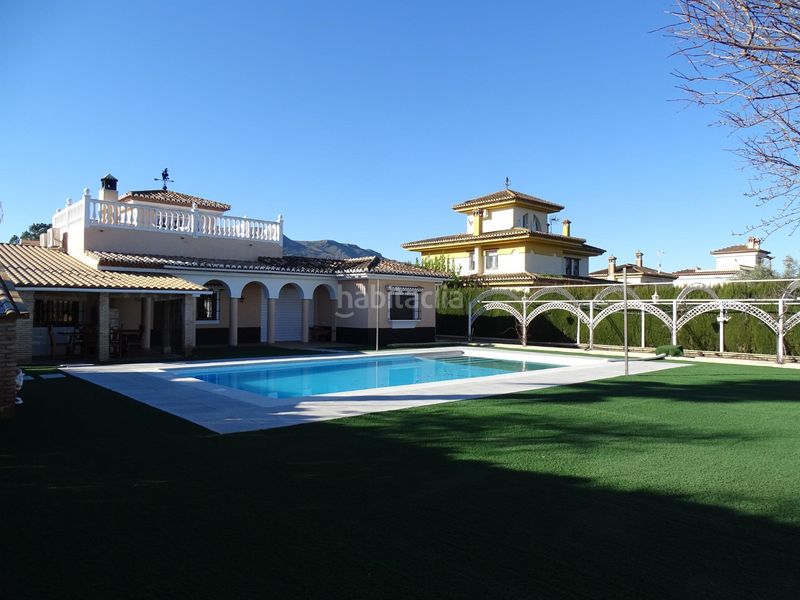 Foto 5ecd447b-60c1-4879-8175-2b3c98b1c0e5. Xalet amb aparcament piscina a Atarfe