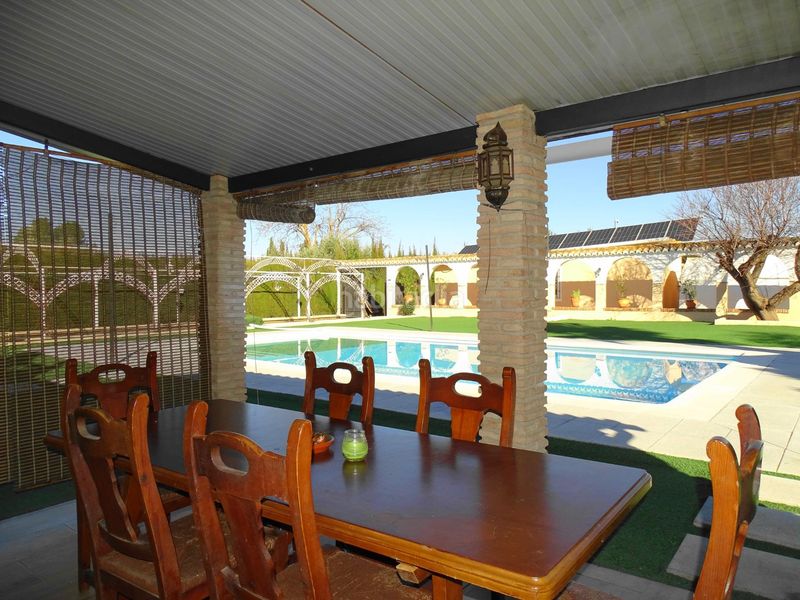 Foto 64433c6b-d387-4be7-8a67-282bdc8afa2e. Xalet amb aparcament piscina a Atarfe